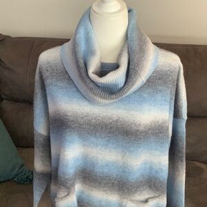 NWOT Charlies Men's Blue and Gray Ombre Crewneck AND detachable cowl Sweater